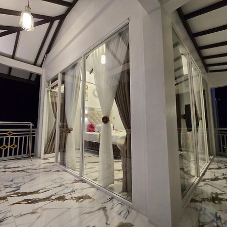 Thomas' Retreat Bukit Lawang Hotel Luaran gambar