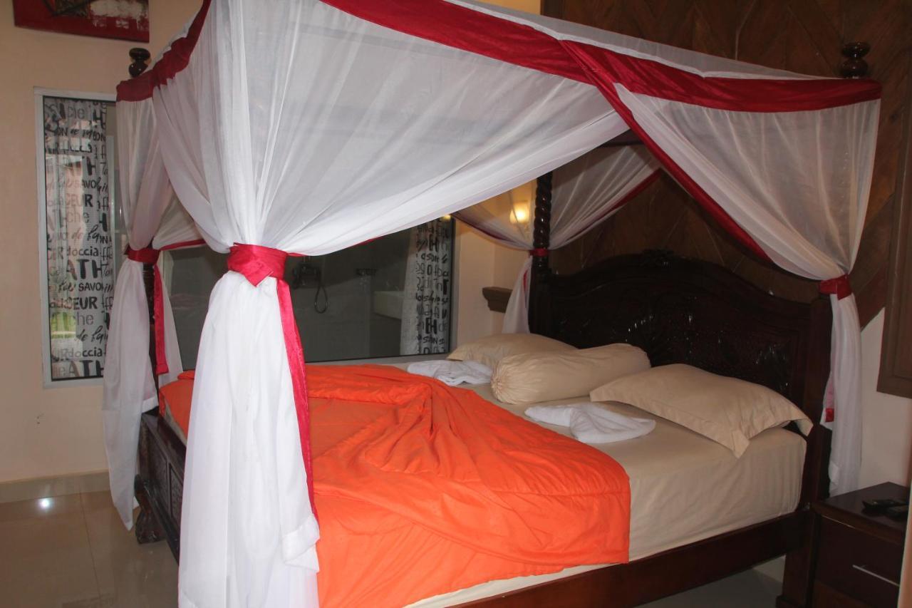 Thomas' Retreat Bukit Lawang Hotel Luaran gambar